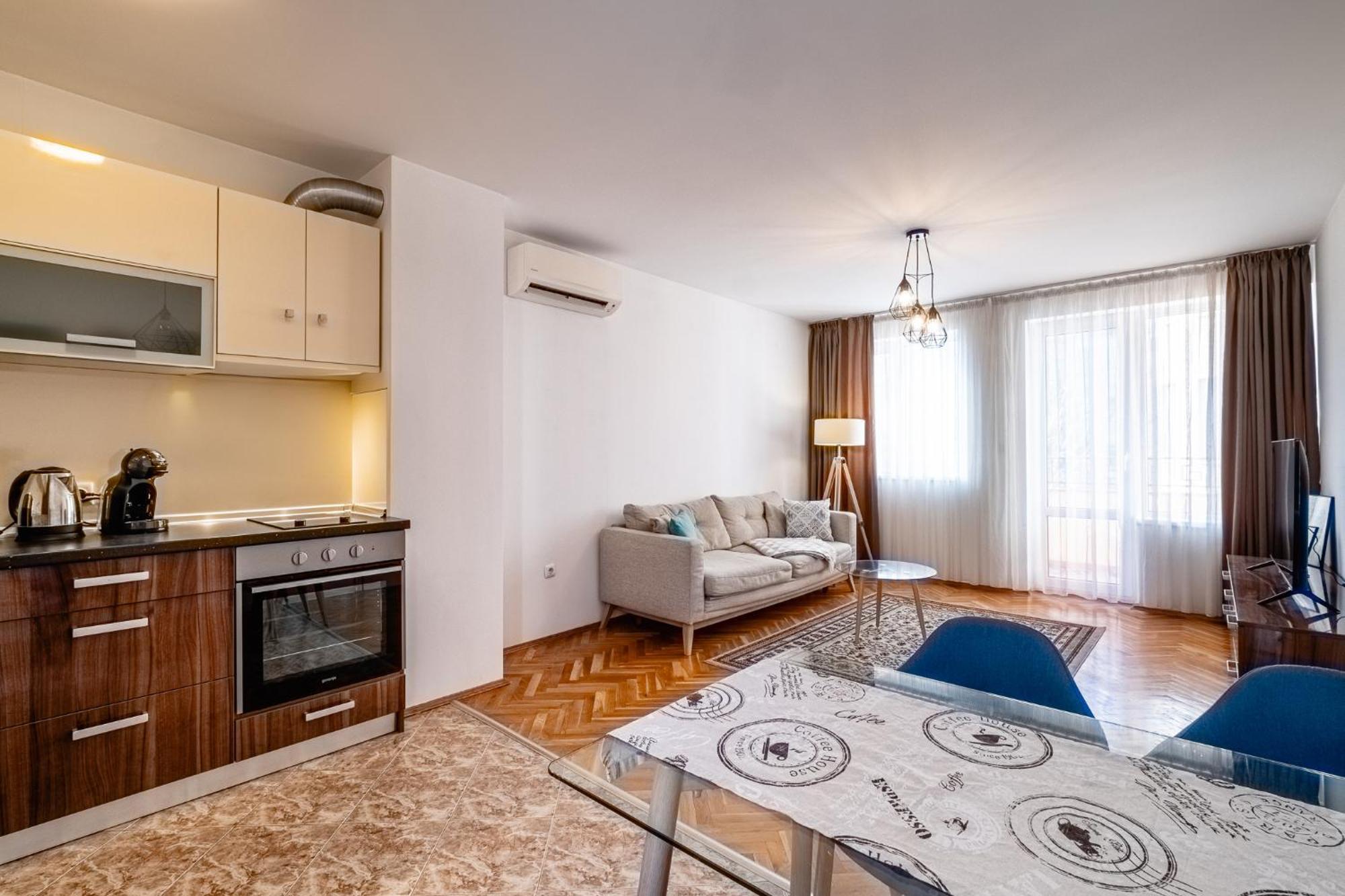 Seaside Serenity Charming Apartment By Sea Garden Varna ภายนอก รูปภาพ